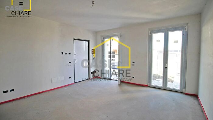 Casa quadrilocale in vendita in Via Roma, Vellezzo Bellini