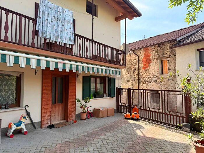 Casa quadrilocale in vendita in Via Calzen, Fonzaso