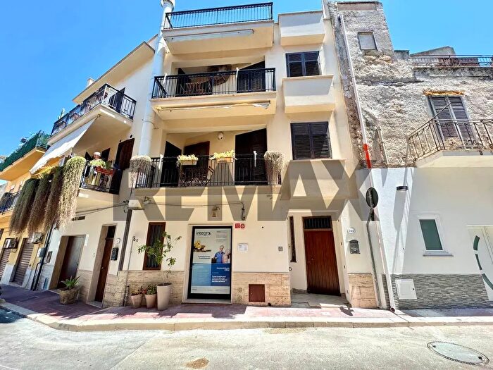 Appartamento con 6 locali in affitto in Via GB Cataldi, Terrasini