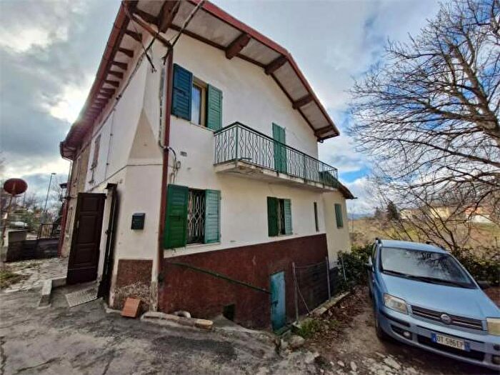 Casa bilocale in vendita in Via Giardini Sud, Serramazzoni