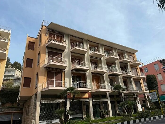 Appartamento trilocale in vendita in Corso Regina Margherita, Ospedaletti