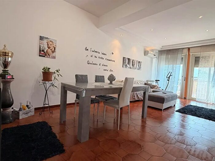 Appartamento quadrilocale in vendita in Via Sagittario, Palermo