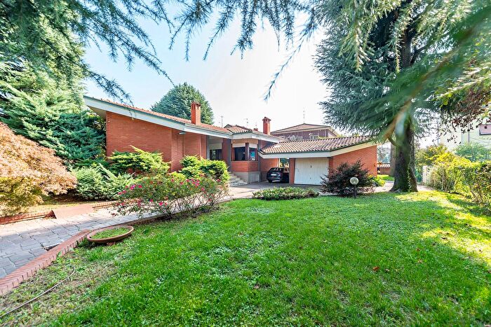 Casa quadrilocale in vendita in Lainate