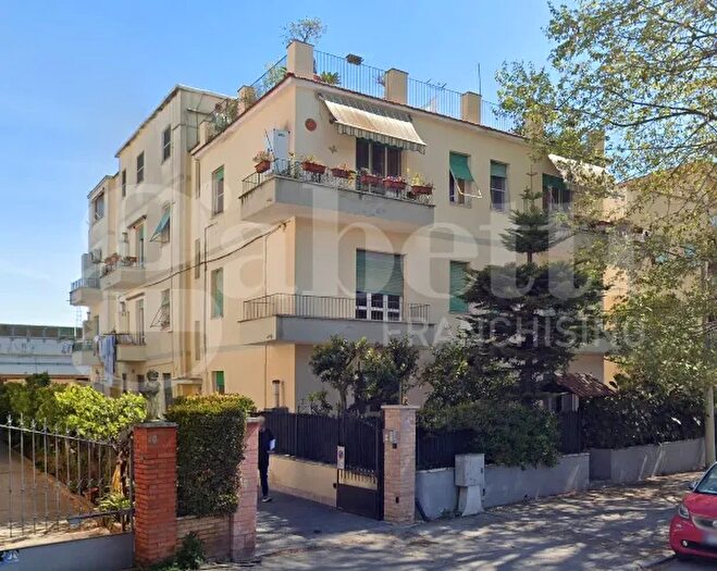 Appartamento trilocale in vendita in Via Quarto, Latina