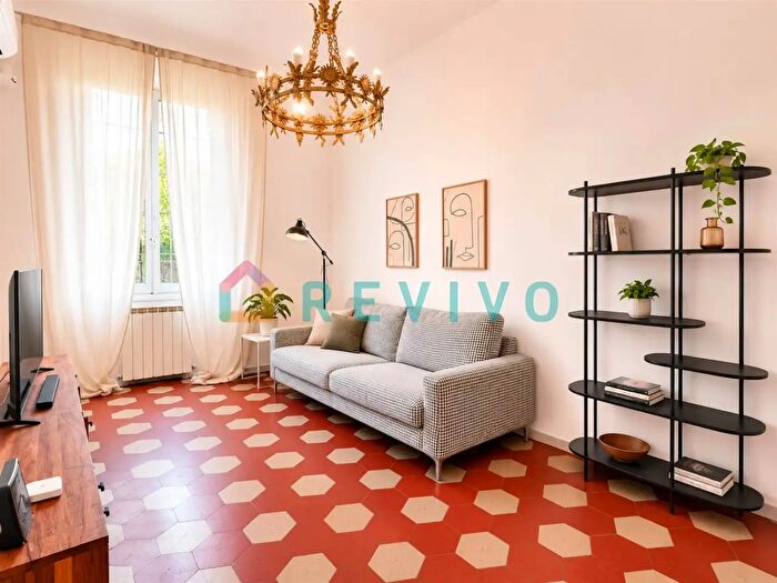 Appartamento con 6 locali in affitto in Firenze