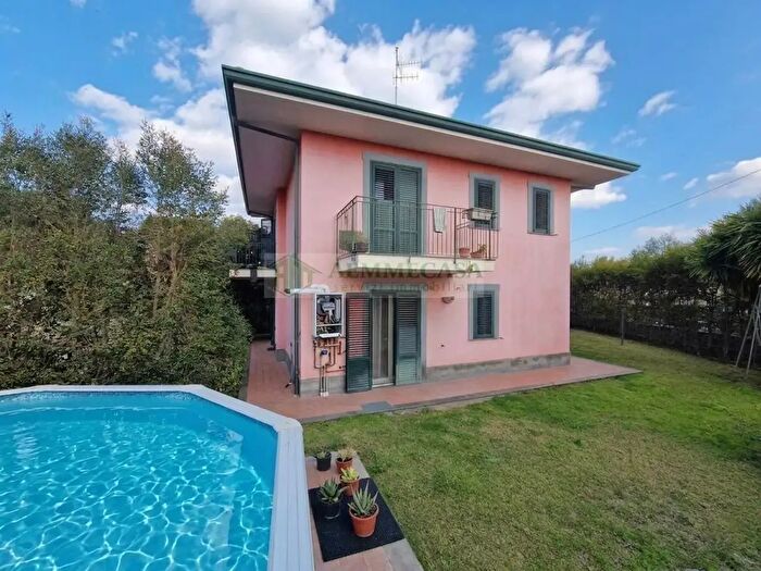 Casa con 9 locali in vendita in Via Torre del Filosofo, Mascalucia