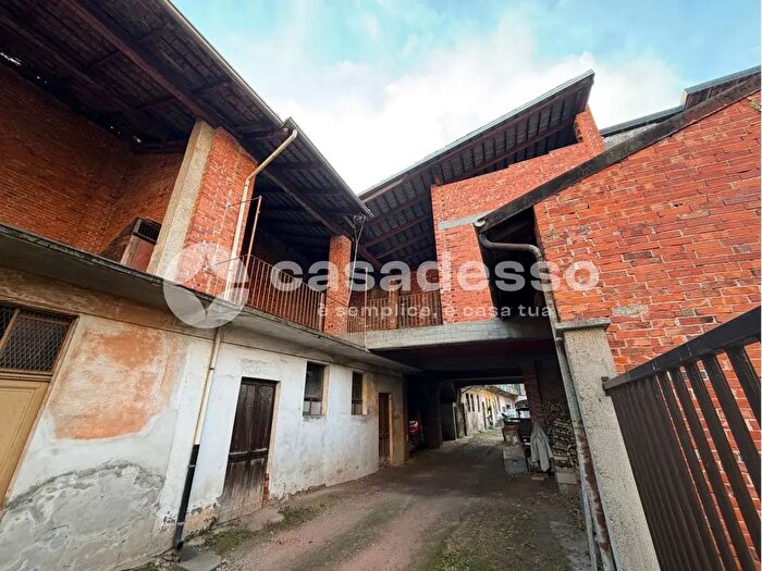Casa bilocale in vendita in Corso Valsesia a, Gattinara