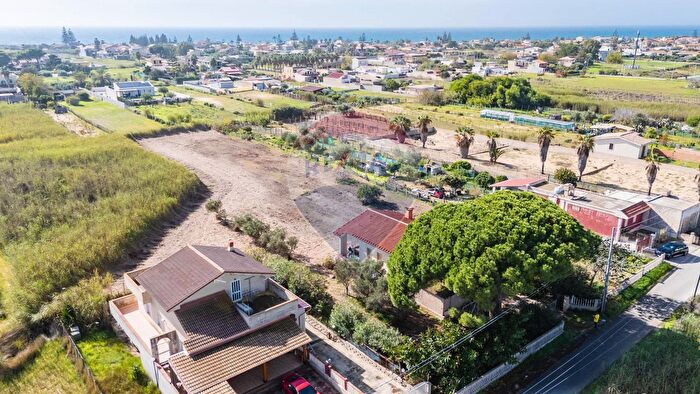 Casa quadrilocale in vendita in Via dei Gelsomini, Ispica