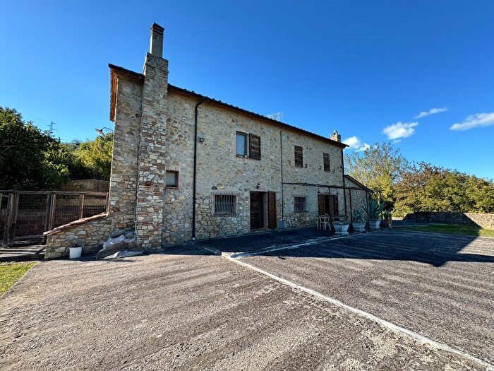 Casa con 6 locali in vendita in Castelnuovo di Val di Cecina Pi, Castelnuovo Val Di Cecina