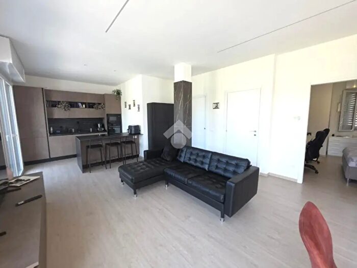 Appartamento trilocale in vendita in Viale Ciro Santi, Rimini