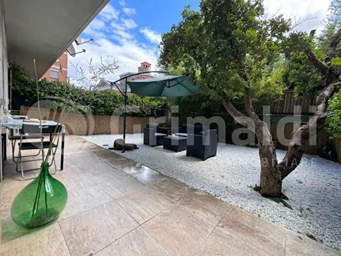 Appartamento bilocale in vendita in Via Innocenzo XI, Roma