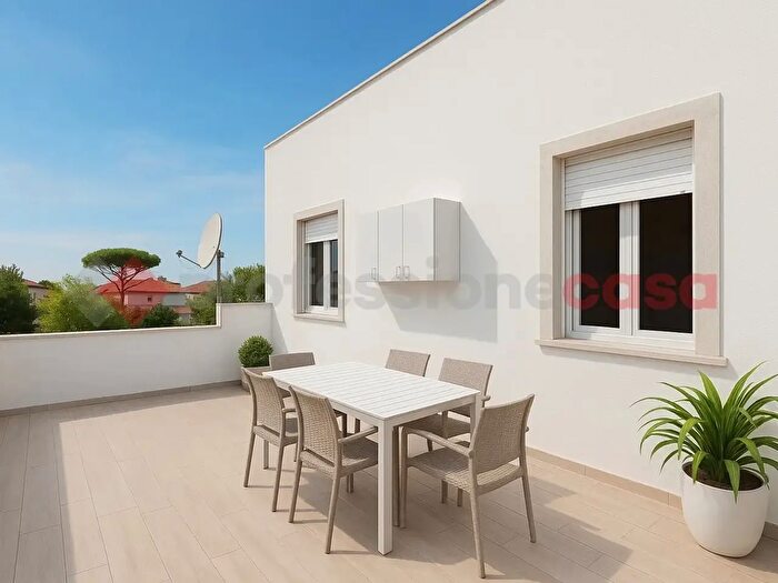 Appartamento con 5 locali in vendita in Via Gramsci, Viareggio