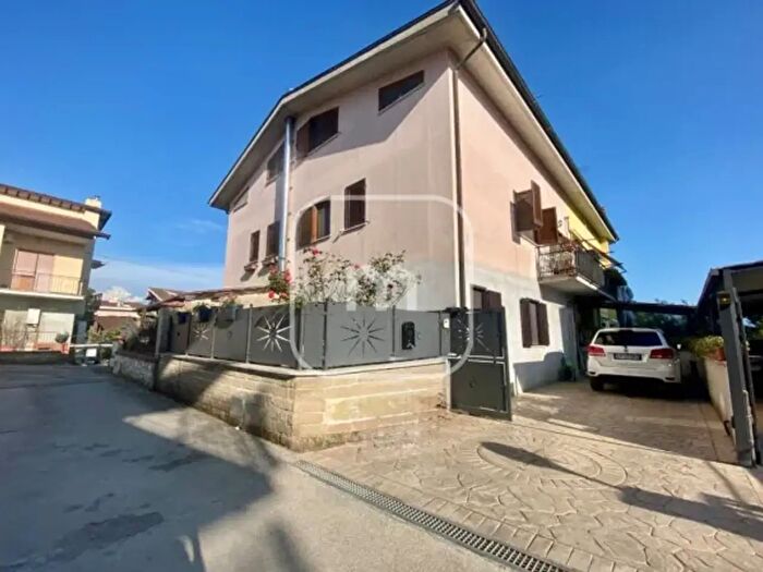 Appartamento con 6 locali in vendita in Via Speciano, Cave