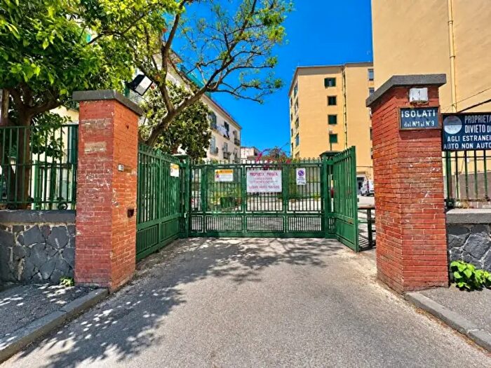 Appartamento trilocale in vendita in Via Saverio Altamura, Napoli