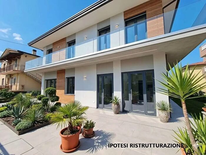 Casa con 7 locali in vendita in Albignasego