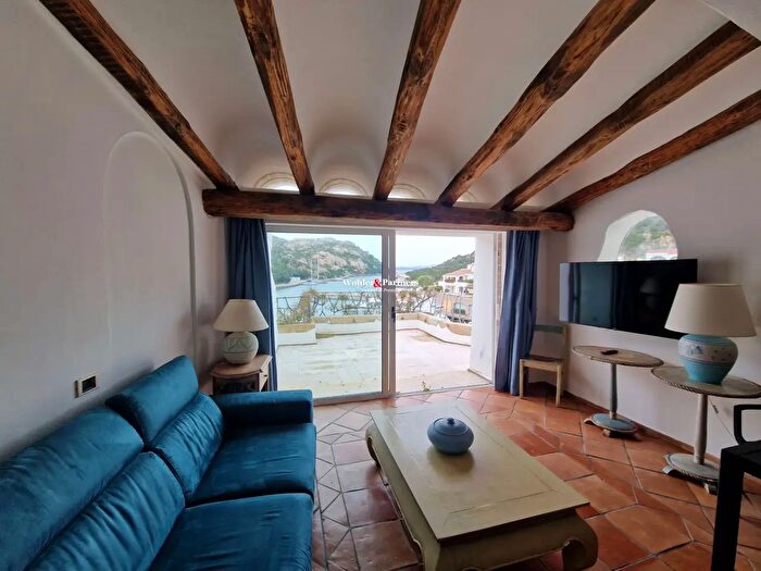 Appartamento con 6 locali in affitto in Arzachena