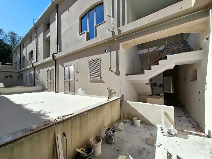 Appartamento trilocale in vendita in Carrara