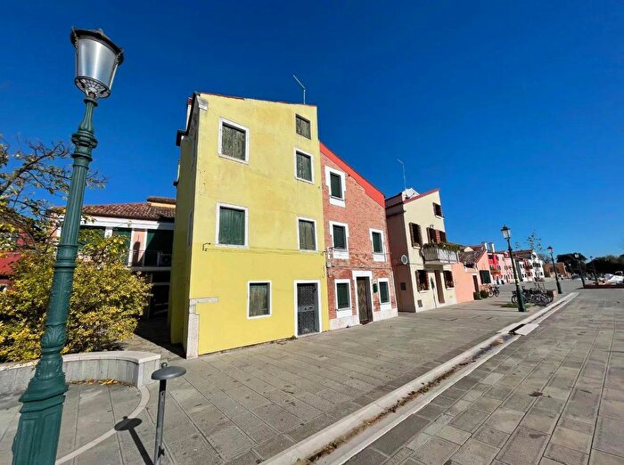 Casa con 6 locali in vendita in Venezia