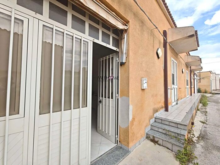 Casa quadrilocale in vendita in Contrada Ventrischi, Marsala