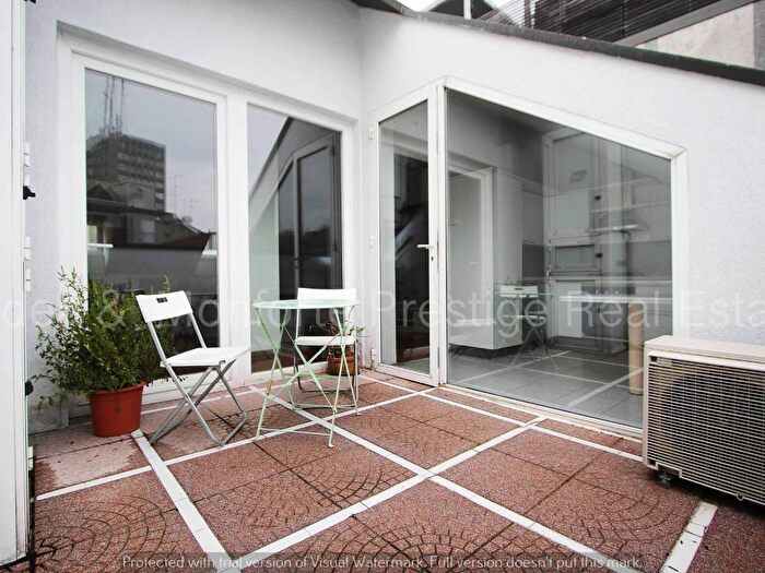 Appartamento trilocale in affitto in Via della Moscova, Turati, Milano