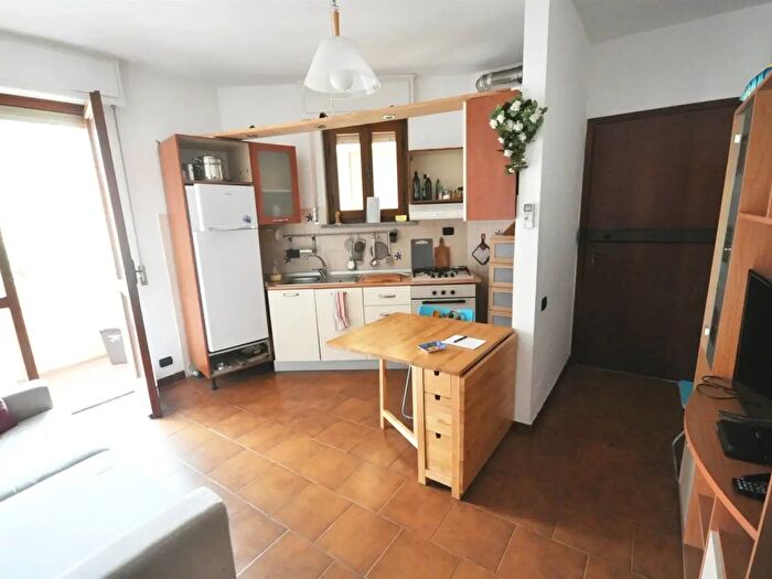 Appartamento trilocale in affitto in Via Gozzano, Lerici