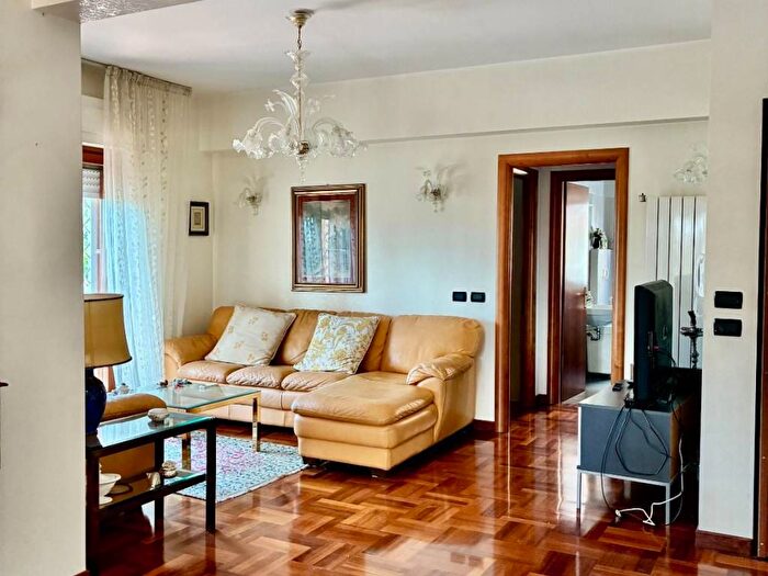 Appartamento trilocale in affitto in Via degli Estensi, Pisana Bravetta, Roma