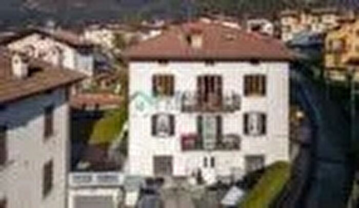 Appartamento con 5 locali in vendita in Fino Del Monte