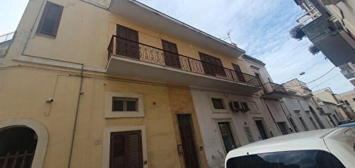 Appartamento con 6 locali in vendita in Via Duca di Genova, Galatone