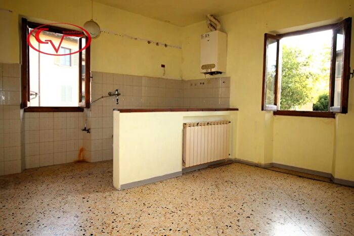 Appartamento trilocale in vendita in Via Roma, Cavriglia