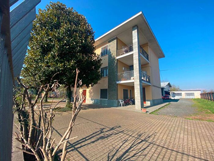 Appartamento bilocale in affitto in Via Silvio Pellico, Centro, Carignano