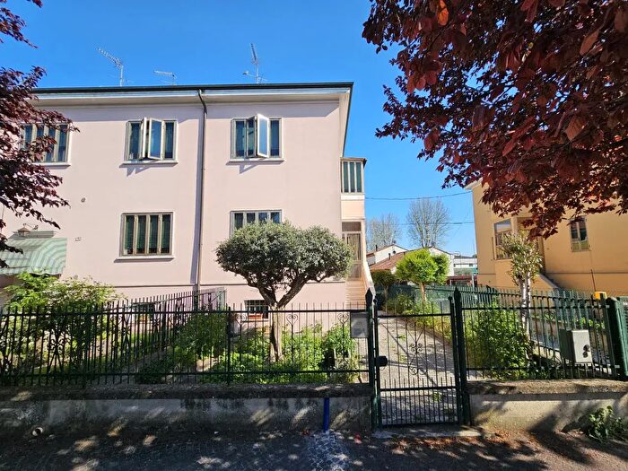 Appartamento trilocale in vendita in Via Aprile, Este