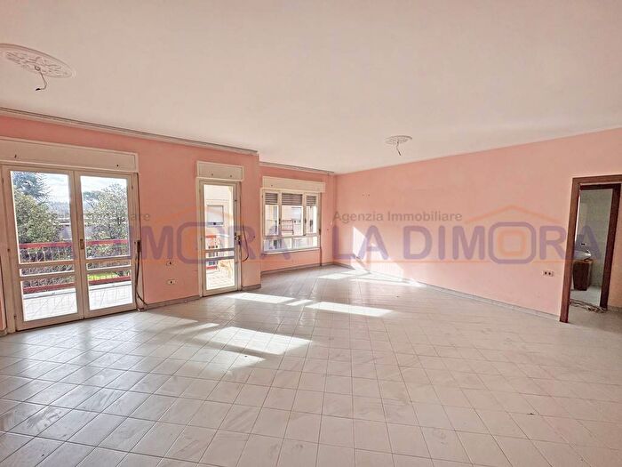 Appartamento con 5 locali in affitto in Via Giotto, Aversa