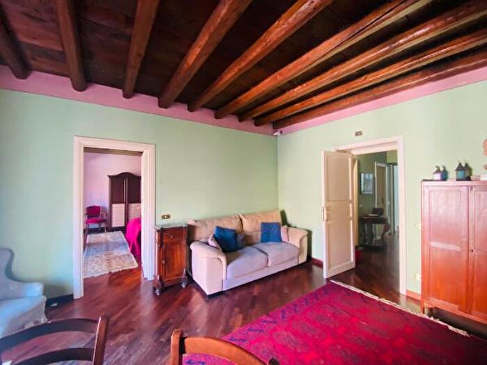 Appartamento trilocale in vendita in Via Cassari, Palermo