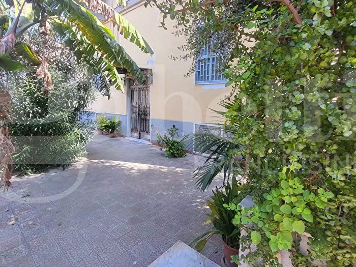 Appartamento trilocale in affitto in Via Diocleziano, Napoli