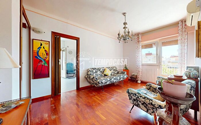 Appartamento trilocale in vendita in Via Padre Michele Accolti Gil, Conversano