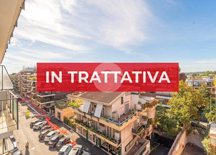 Appartamento con 5 locali in vendita in Via Bevagna, Roma