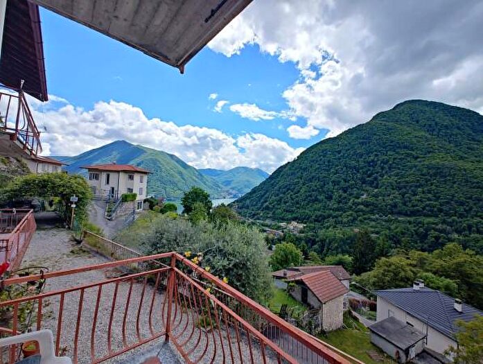 Appartamento trilocale in vendita in Via Belvedere, Dizzasco