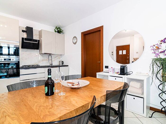 Appartamento bilocale in affitto in Via Carloni, Borghi, Como