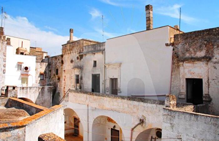 Appartamento con 6 locali in vendita in Vico Giacomo Matteotti, PresicceAcquarica