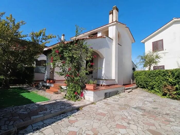 Casa quadrilocale in vendita in Via delle Viole, Ardea