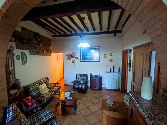 Appartamento con 6 locali in vendita in Volterra