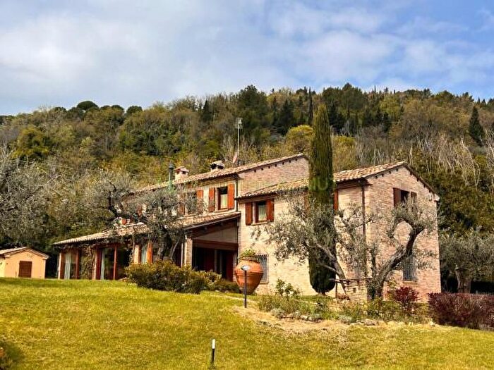 Casa con 6 locali in vendita in Via Tolmino, Fano