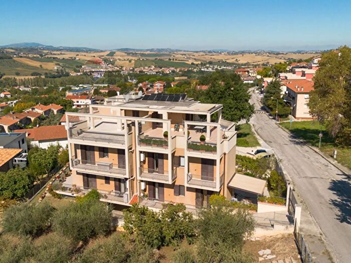 Appartamento con 5 locali in vendita in Via Aldo Moro, Serra De' Conti