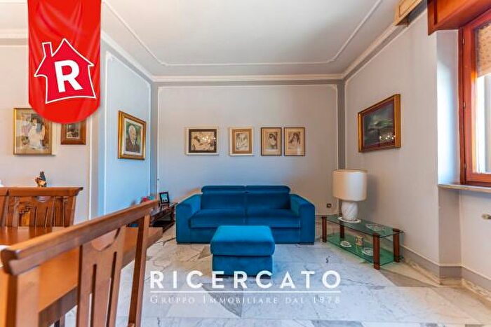 Appartamento con 6 locali in vendita in Via Ugo Foscolo, Lecce