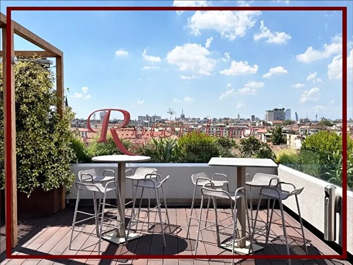 Appartamento trilocale in vendita in Via Carlo Poma, Milano