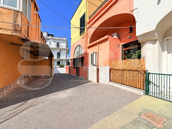 Appartamento bilocale in vendita in Corso Umberto, Monte Di Procida