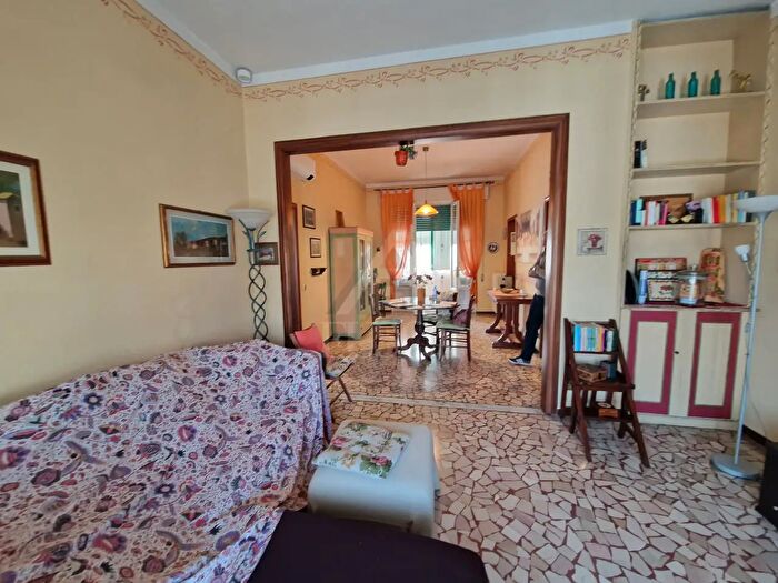 Appartamento quadrilocale in vendita in Via Gaetano Luporini, Lucca