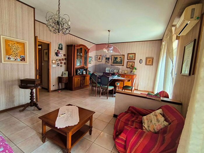 Appartamento con 6 locali in vendita in Via Ischia, Giardini Naxos