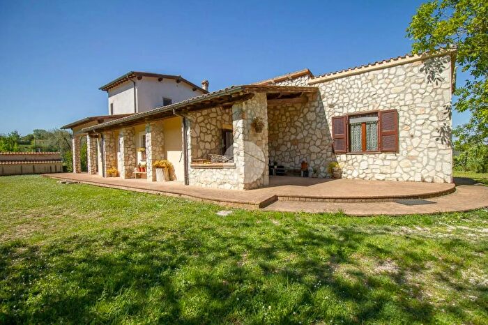 Casa con 5 locali in vendita in Vocabolo Grancino, Magliano Sabina