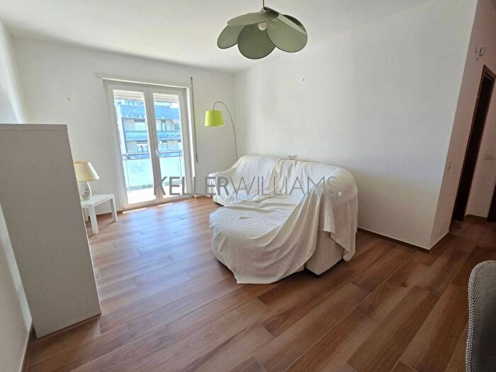 Appartamento trilocale in affitto in Via Fiume Giallo, Torrino, Roma